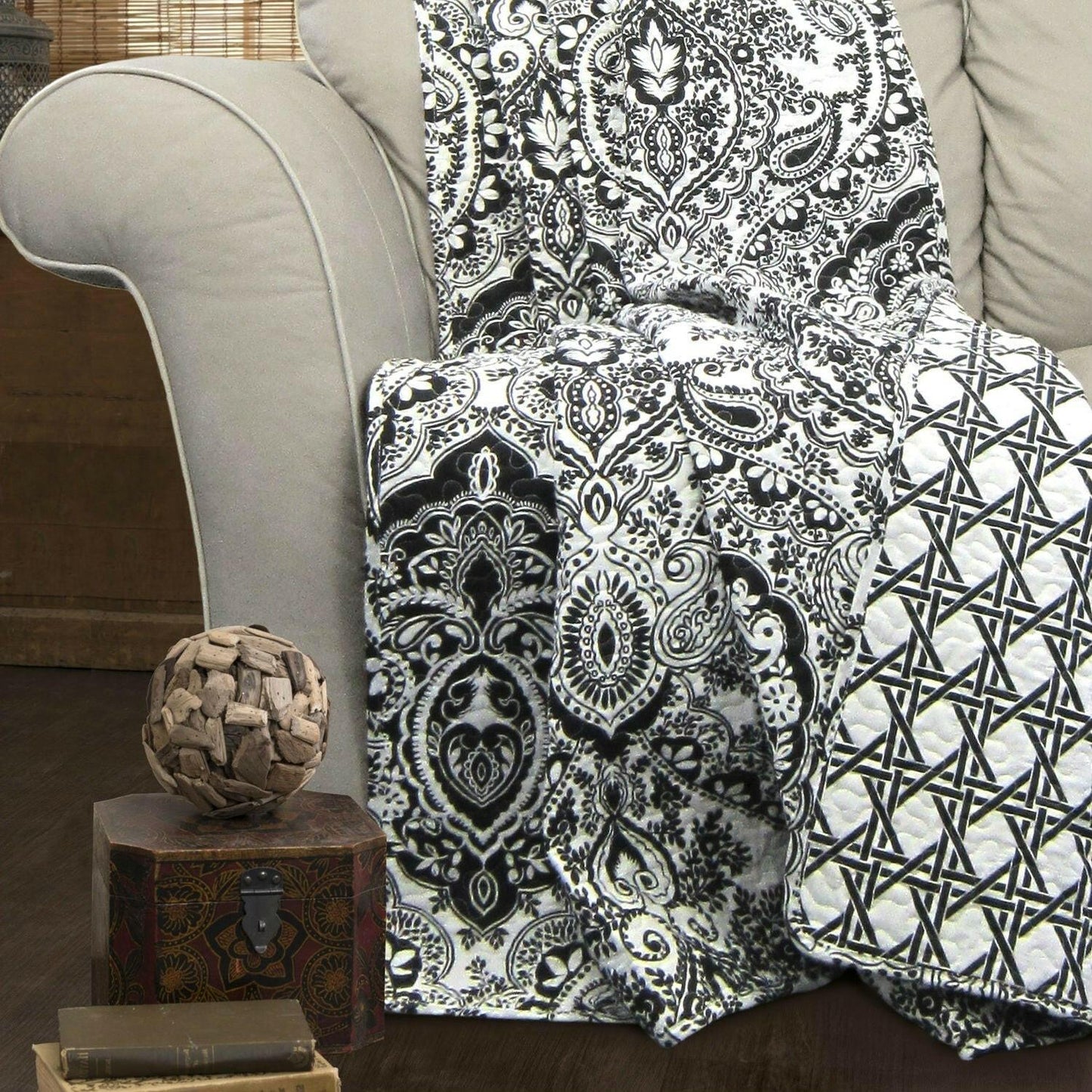 Queen size 3-Piece Quilt Set 100-Percent Cotton in Black White Damask - FurniFindUSA