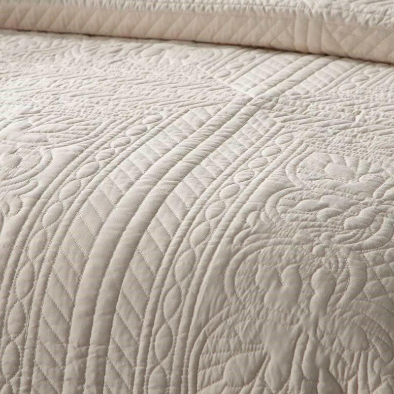 King Size 3 Piece Reversible Scalloped Edges Microfiber Quilt Set in Cream - FurniFindUSA