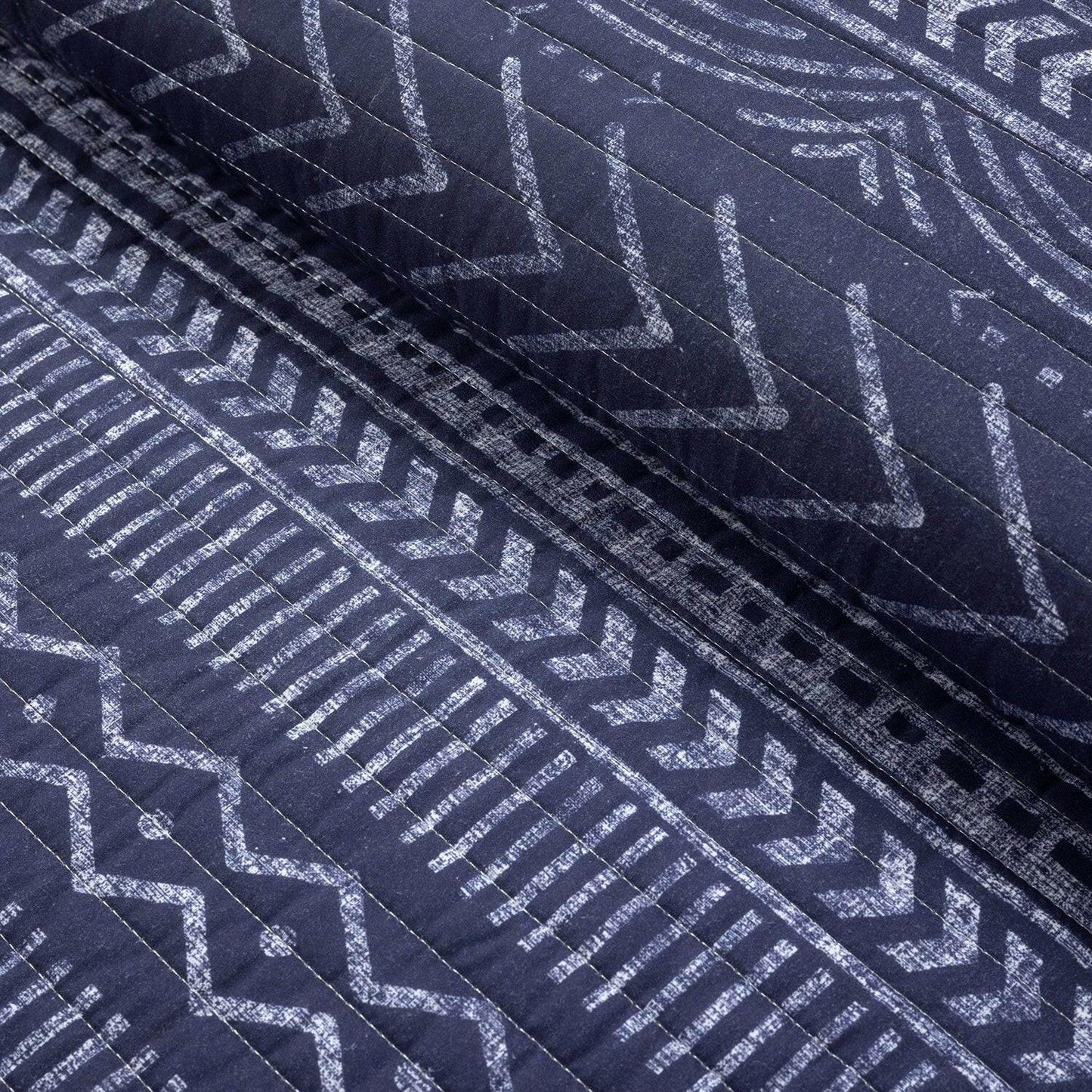 Full/Queen Scandinavian Chevron Navy Blue White Reversible Cotton Quilt Set - FurniFindUSA