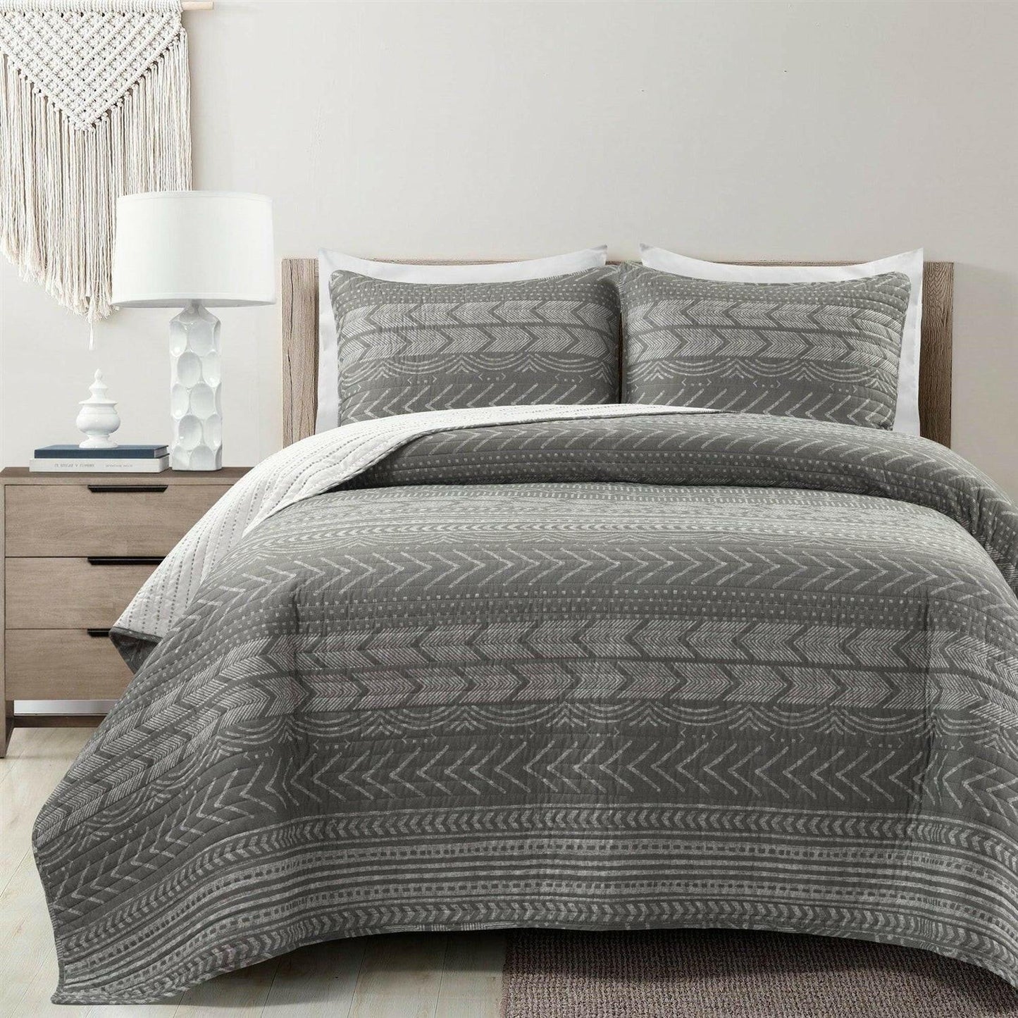 Full/Queen Scandinavian Dark Grey Chevron Reversible Cotton Quilt Set - FurniFindUSA