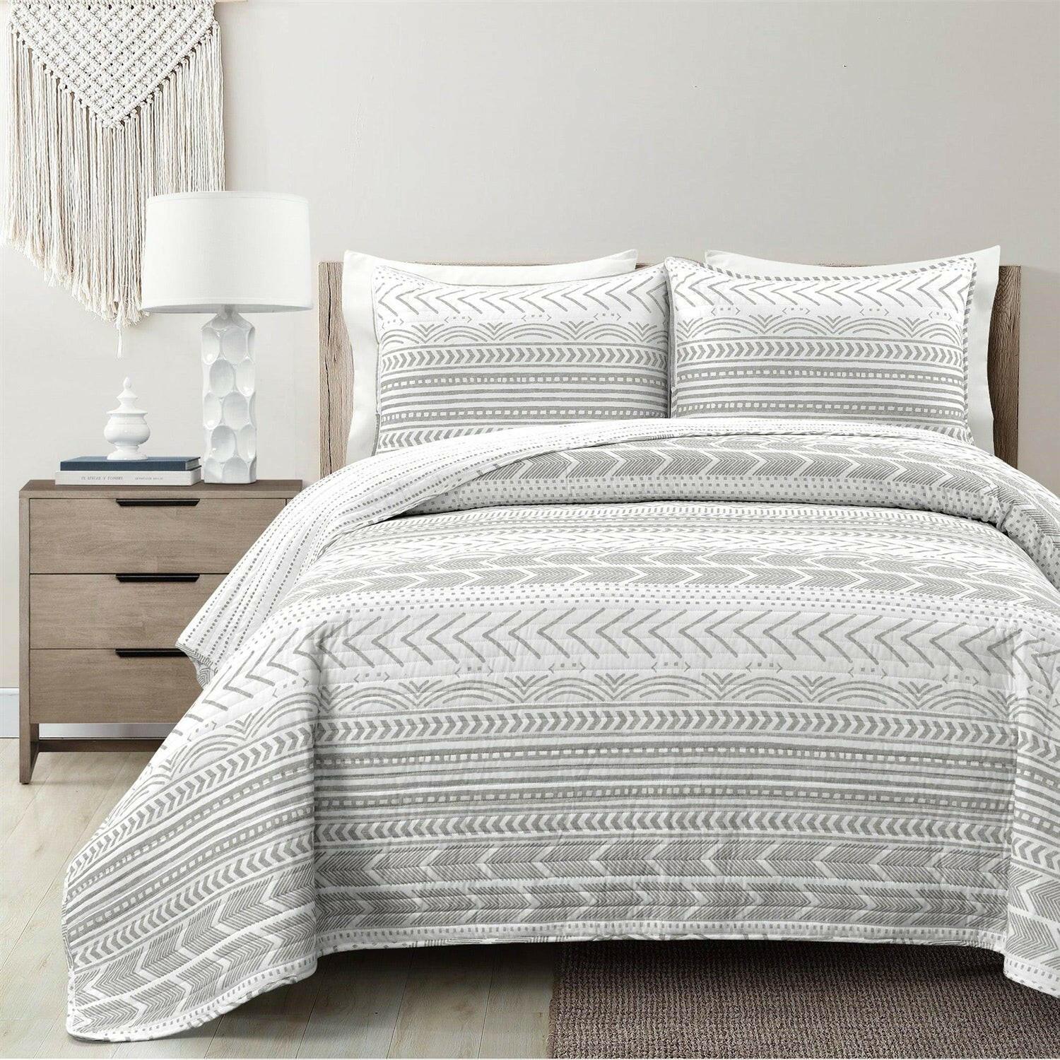 Full/Queen Scandinavian Chevron Grey White Reversible Cotton Quilt Set - FurniFindUSA