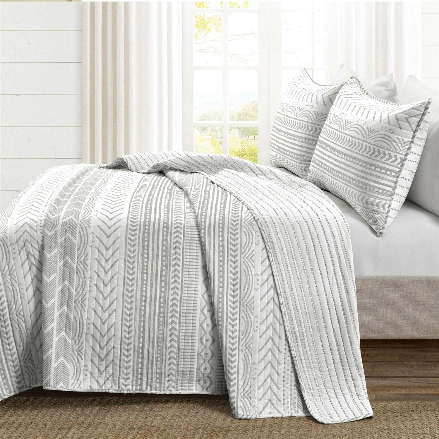 Full/Queen Scandinavian Chevron Grey White Reversible Cotton Quilt Set - FurniFindUSA