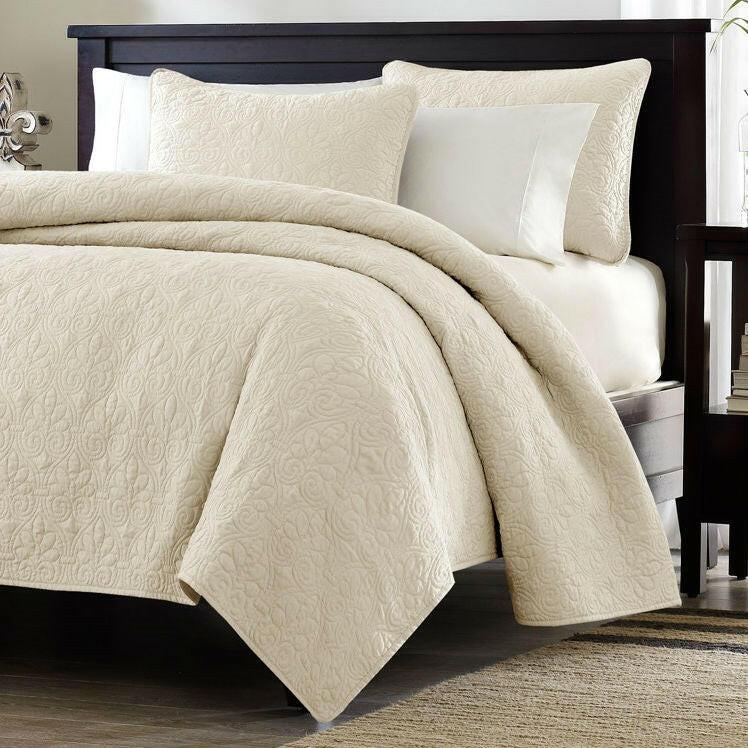 Full / Queen Ivory Beige Quilted Coverlet Quilt Set with 2 Shams - FurniFindUSA