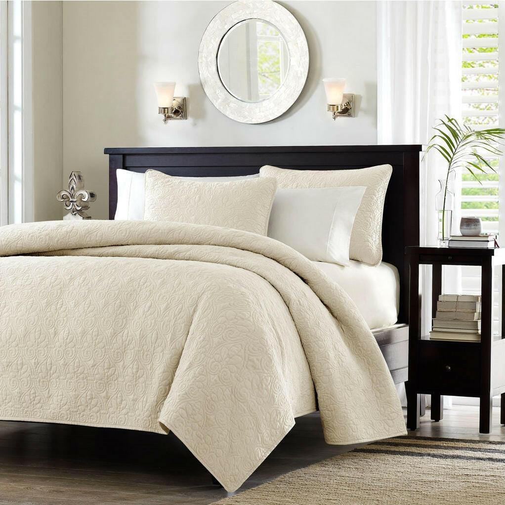 Full / Queen Ivory Beige Quilted Coverlet Quilt Set with 2 Shams - FurniFindUSA