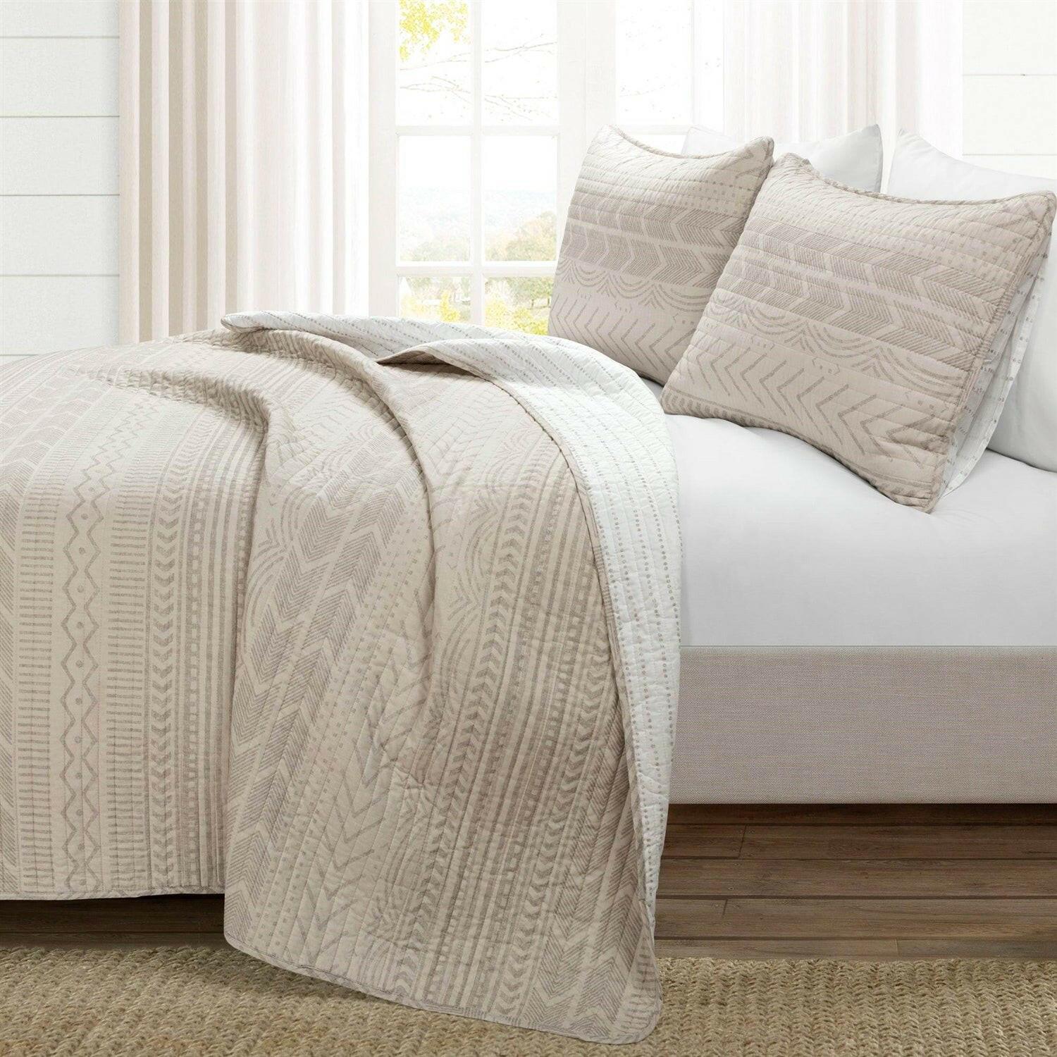 Full/Queen Scandinavian Chevron Beige Tan Reversible Cotton Quilt Set - FurniFindUSA