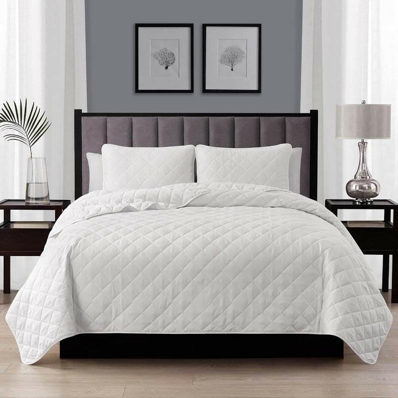 Full/Queen 3-Piece White Polyester Microfiber Diamond Quilted Quilt Set - FurniFindUSA