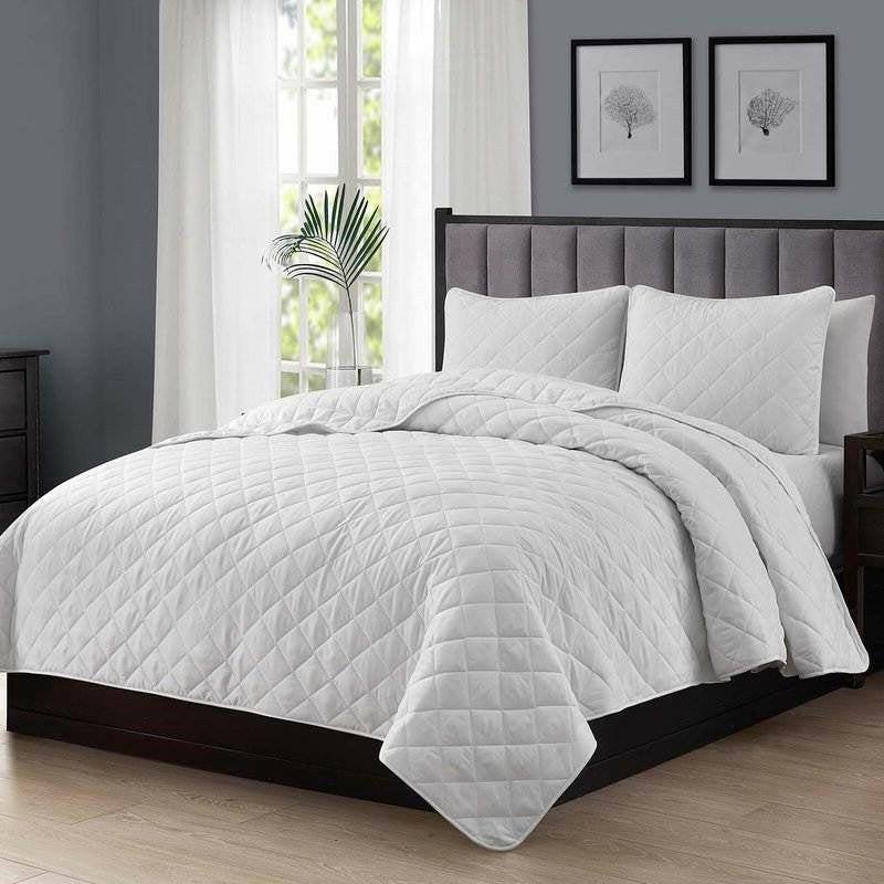 Full/Queen 3-Piece White Polyester Microfiber Diamond Quilted Quilt Set - FurniFindUSA