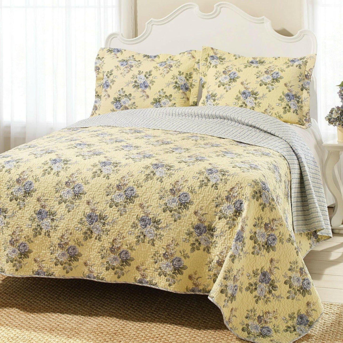 Full / Queen Yellow Blue Floral Lightweight Coverlet Set - FurniFindUSA