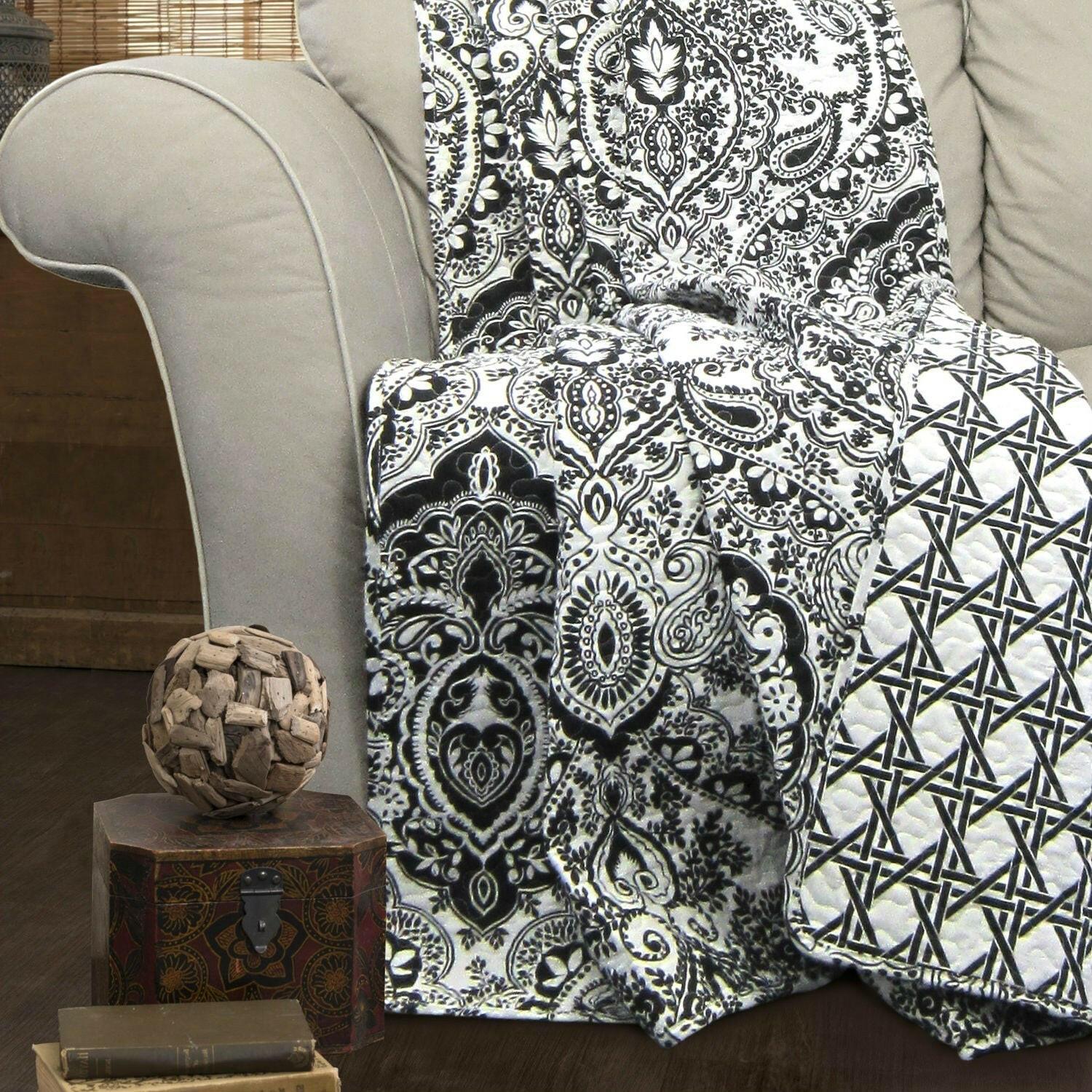 King size 3-Piece Cotton Quilt Set in Black White Paisley Damask - FurniFindUSA