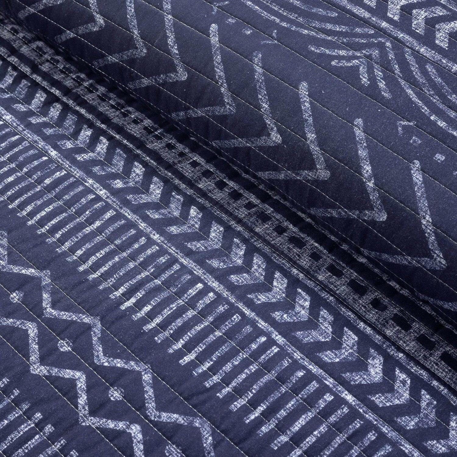 King size Scandinavian Chevron Navy Blue White Reversible Cotton Quilt Set - FurniFindUSA