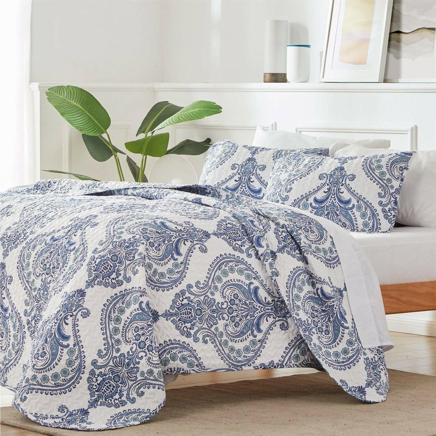 King Size Soft Microfiber Reversible Blue/White Baroque Floral Design Quilt Set - FurniFindUSA