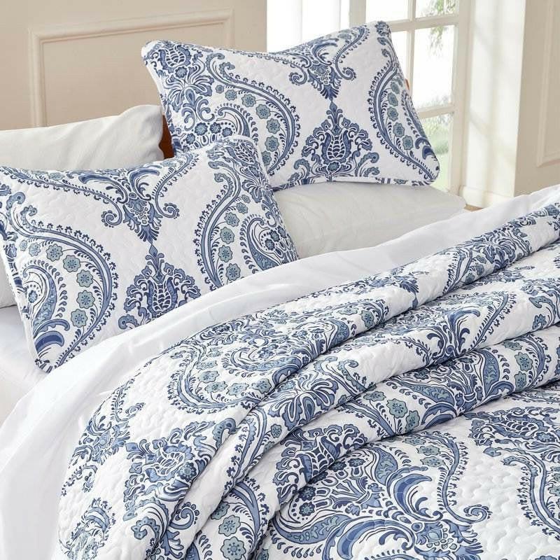 King Size Soft Microfiber Reversible Blue/White Baroque Floral Design Quilt Set - FurniFindUSA