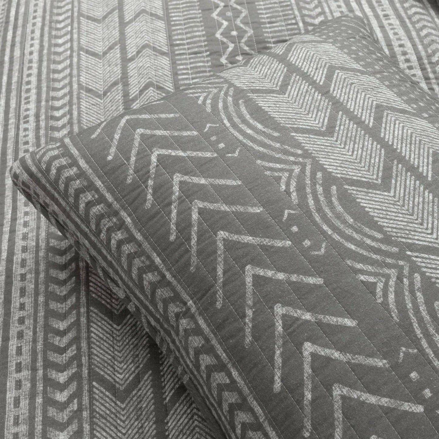 King Size Scandinavian Dark Grey Chevron Stripe Reversible Cotton Quilt Set - FurniFindUSA