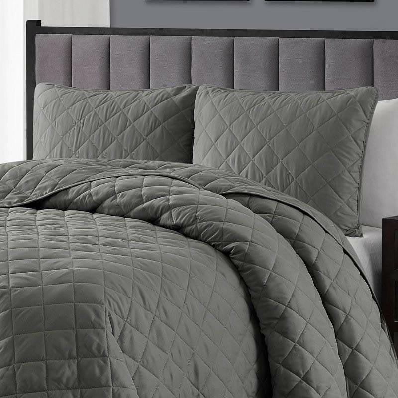 King/CAL King 3-Piece Dark Grey Polyester Microfiber Diamond Quilted Quilt Set - FurniFindUSA