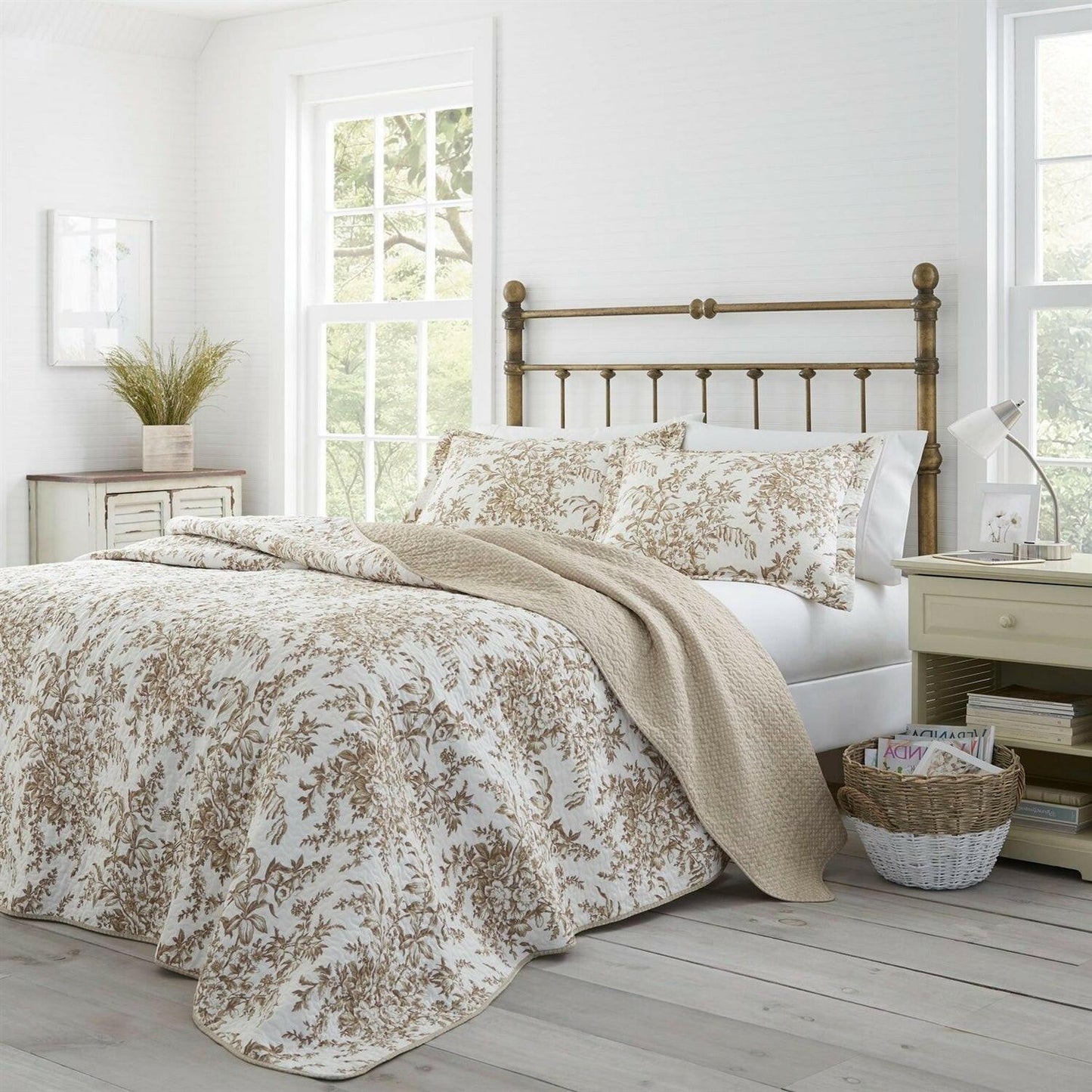 Full/Queen 3 Piece Bed-in-a-Bag Bohemian Tan Beige Floral Cotton Quilt Set - FurniFindUSA