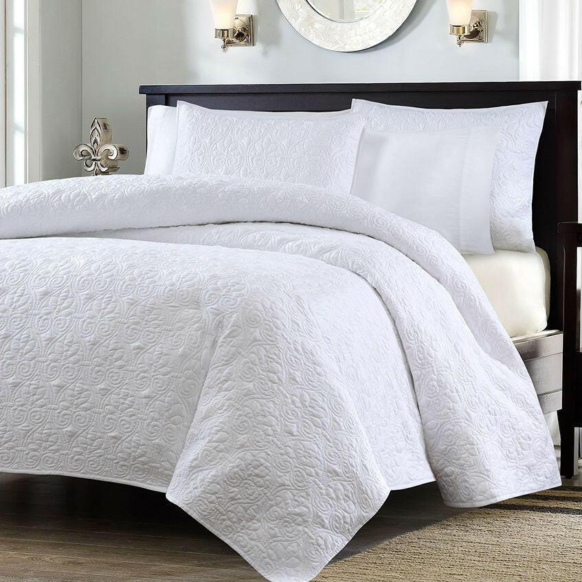 Full / Queen White Classic Coverlet Quilt Set with 2 Shams - FurniFindUSA