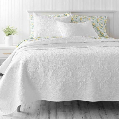 King Size Cotton 3-Piece Quilt Set in White with Quilted Damask Pattern - FurniFindUSA